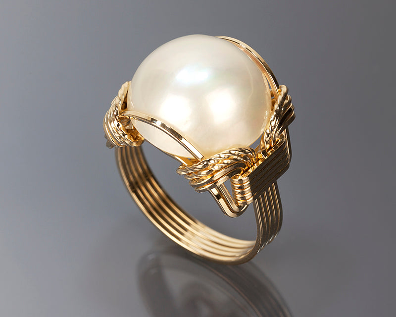 White Mobe Pearl Ring